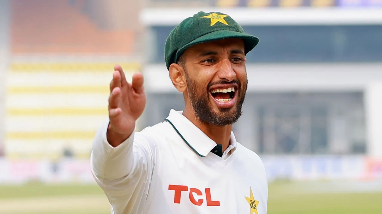 বোর্ডের দায়িত্ব থেকে সরানো হচ্ছে পাকিস্তানি অধিনায়ককে