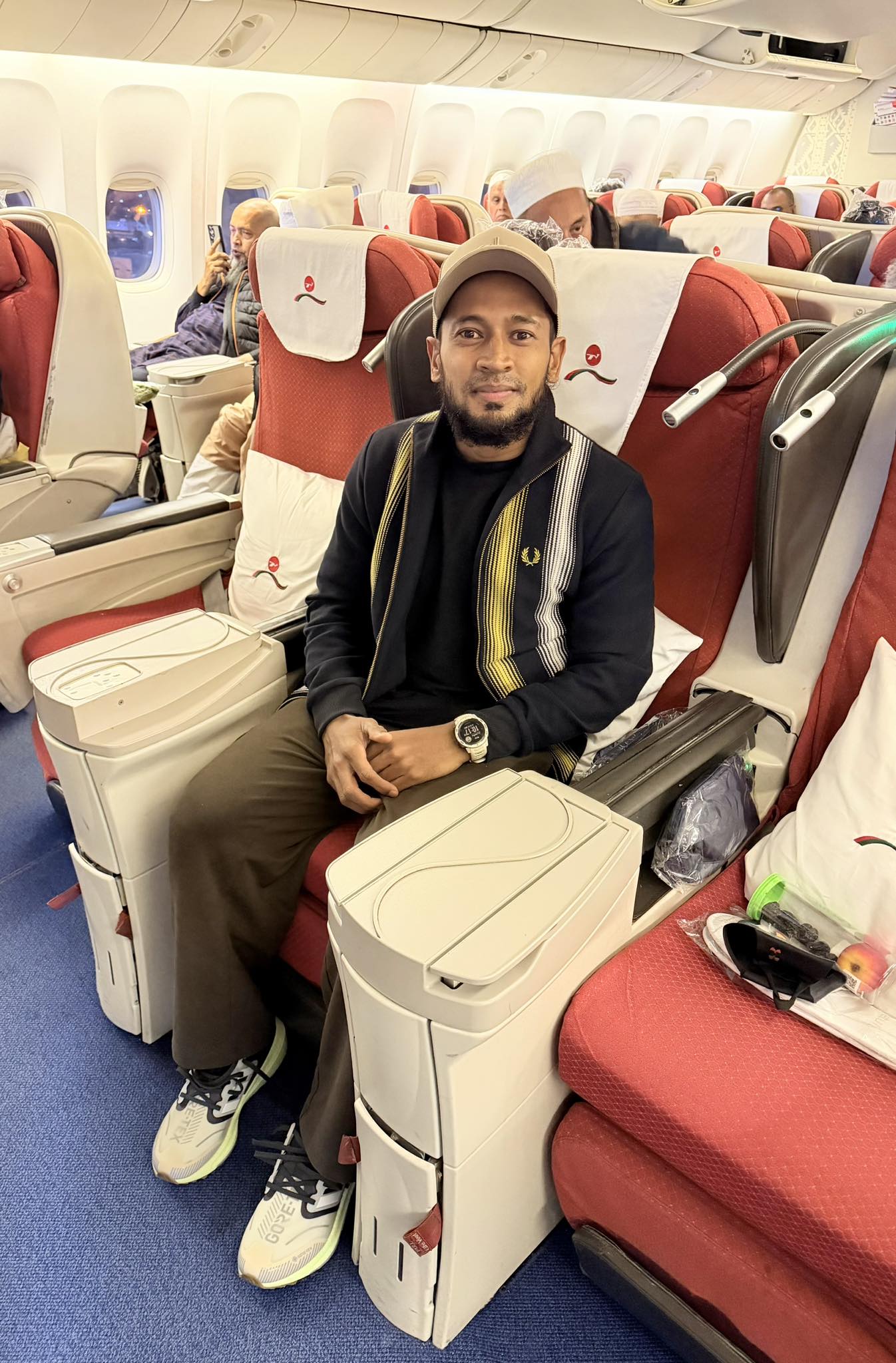 সৌদি থেকে ফিরছেন মুশফিক, জানালেন কৃতজ্ঞতা