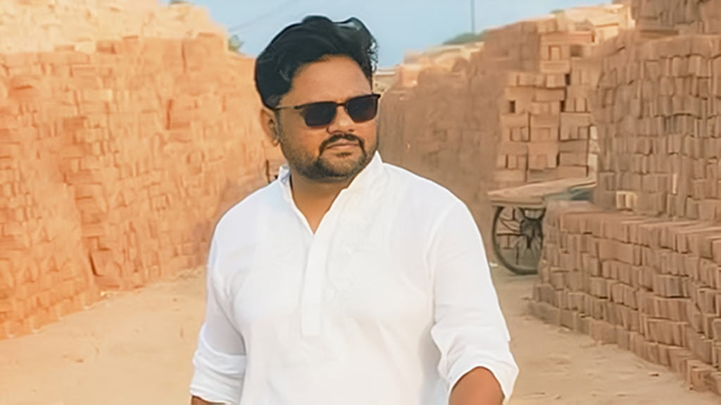 আবেদনের যোগ্যতার শর্ত পূরণ না করেই বিশ্ববিদ্যালয়ের শিক্ষক তিনি