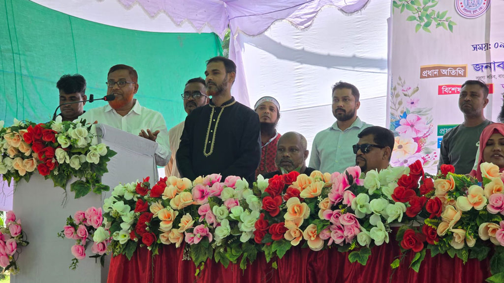শিক্ষকদের রাজনীতি থেকে বের হয়ে আসতে হবে: মোস্তফা জামান