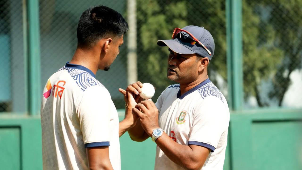 মোস্তাফিজদের চিন্তায় মাঝের ওভার