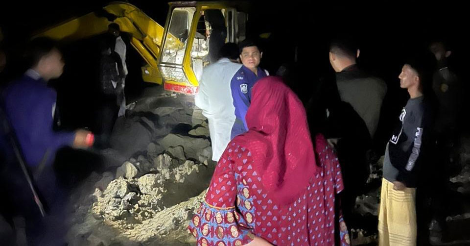 সিংগাইরে কৃষিজমির মাটি কাটায় ২ জনকে কারাদণ্ড