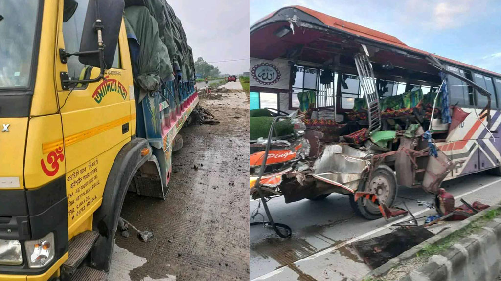 বাসের ধাক্কায় খুলে গেল ট্রাকের ৪ চাকা, চালকের সহকারী নিহত