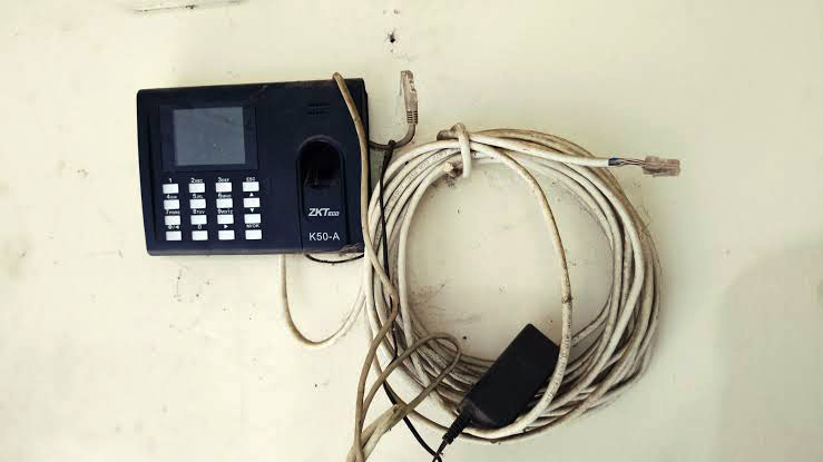 কোটি টাকার বায়োমেট্রিক হাজিরা মেশিন এখন ‘শোপিস’