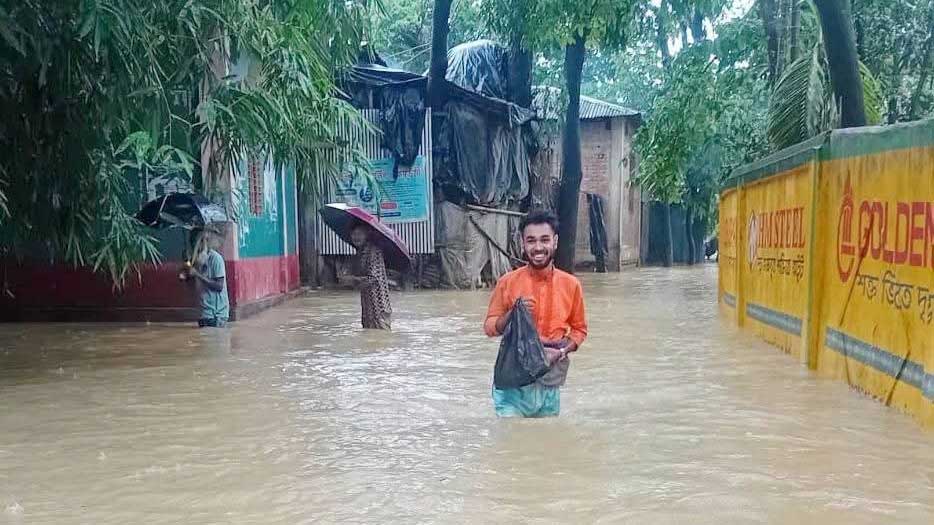 মাতামুহুরী নদীর পানি বাড়ছে, ১২ হাজার পরিবার পানিবন্দি