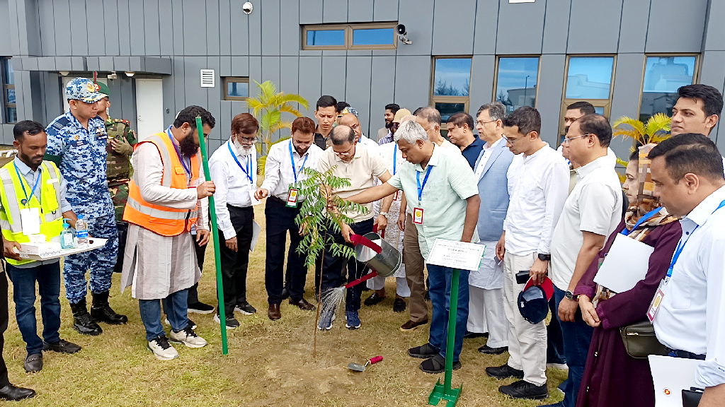 ২ ঘন্টার সংক্ষিপ্ত সফরে মাতারবাড়িতে প্রধানমন্ত্রী