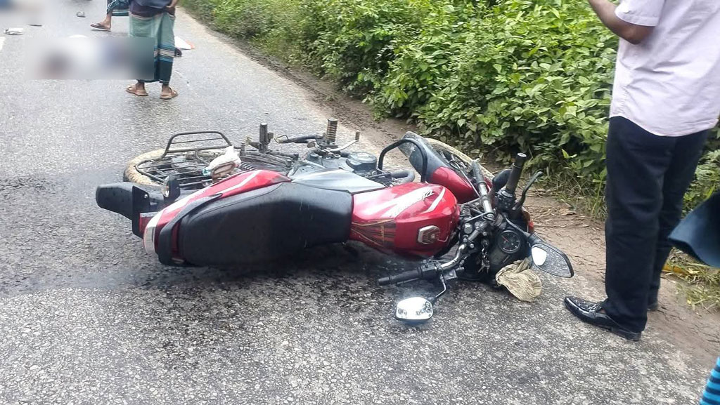 শ্রীপুরে পিকআপের ধাক্কায় মোটরসাইকেলচালকসহ নিহত ২