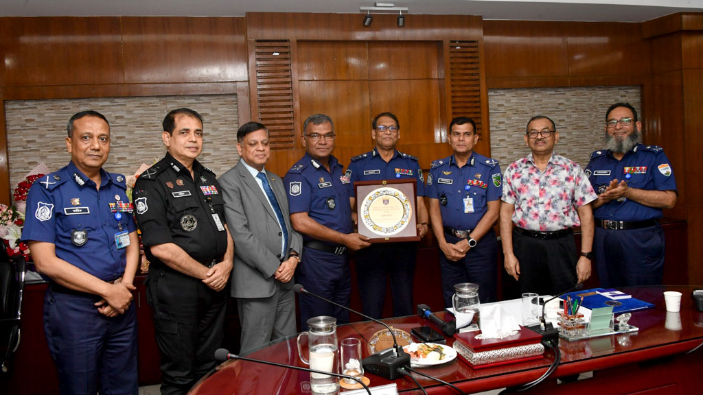 অবসরে গেলেন অতিরিক্ত আইজি মতিউর রহমান