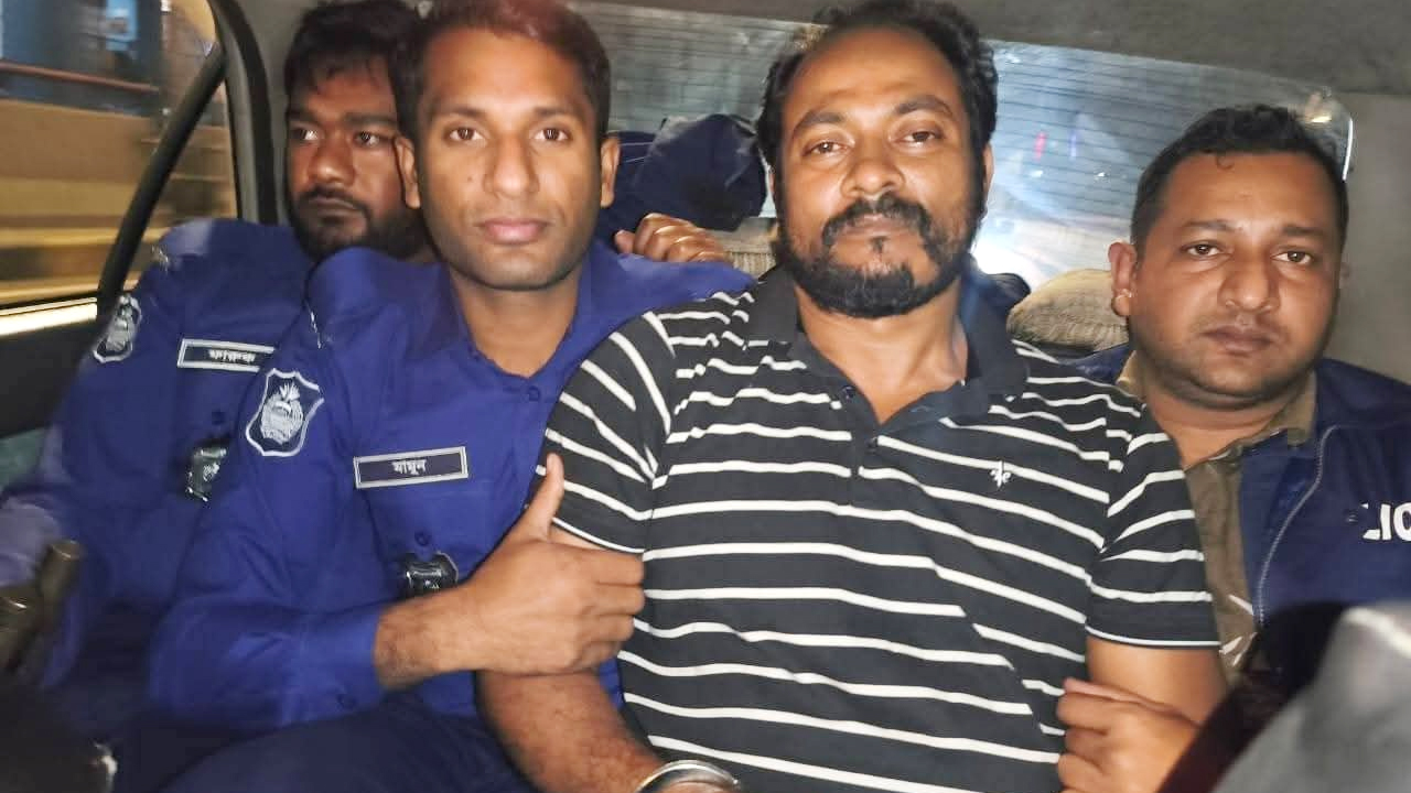 মুন্সিগঞ্জে শীর্ষ সন্ত্রাসী লালুসহ চারজন গ্রেপ্তার