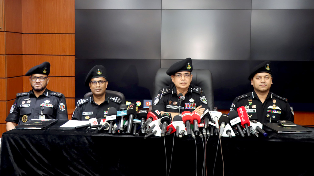গজারিয়া পুলিশ ক্যাম্পে হামলার ঘটনায় ডাকাত সর্দার রিপনসহ তিনজন গ্রেপ্তার