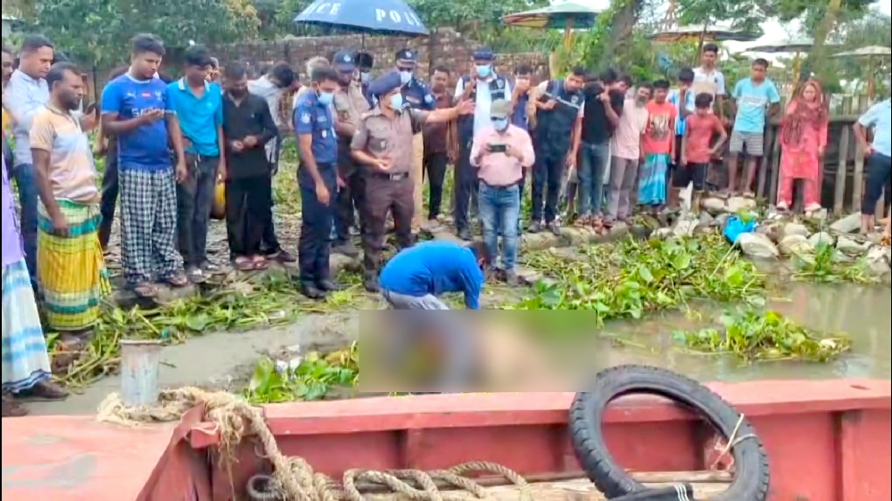 মেঘনা নদী থেকে নারী-পুরুষের অর্ধগলিত লাশ উদ্ধার
