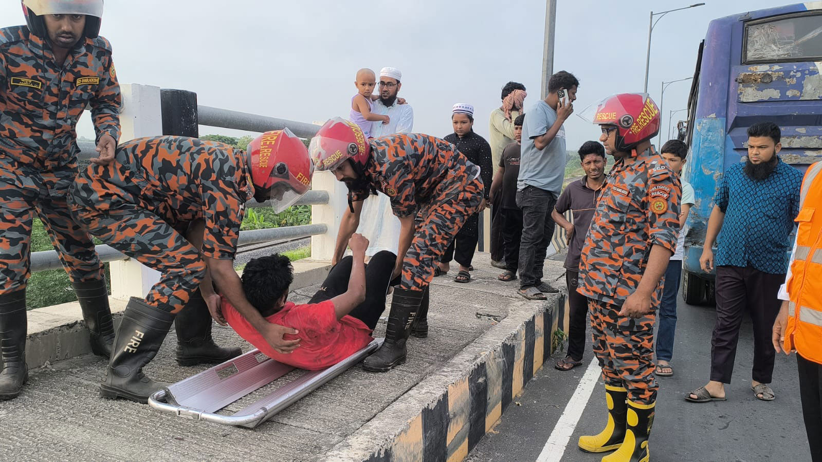 ঢাকা-মাওয়া এক্সপ্রেসওয়েতে পৃথক সড়ক দুর্ঘটনা: নিহত ১, আহত ৫