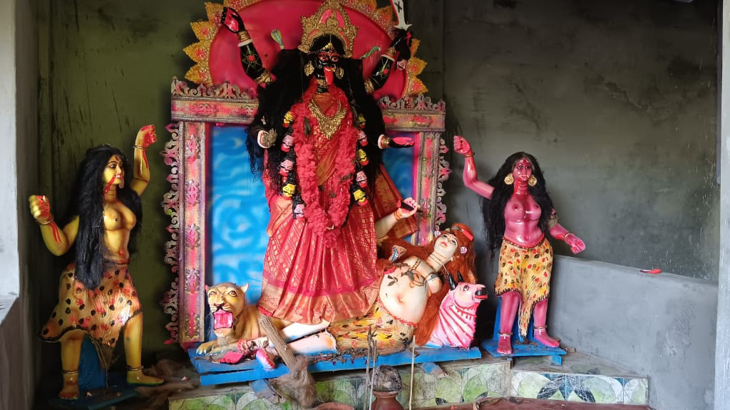 ফরিদপুরে মন্দিরের প্রতিমা ভাঙচুর