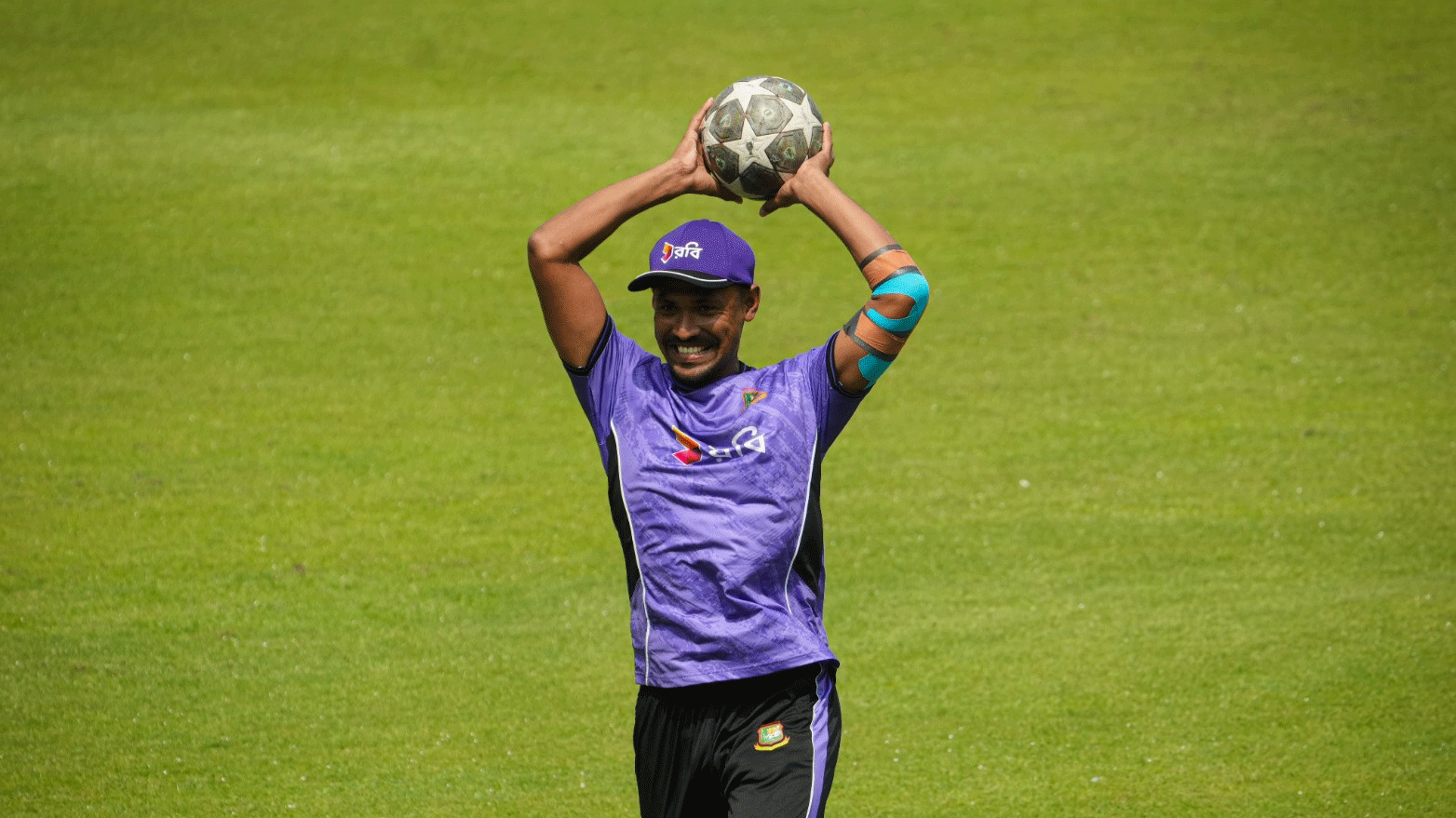 মোস্তাফিজের চোটের কী খবর