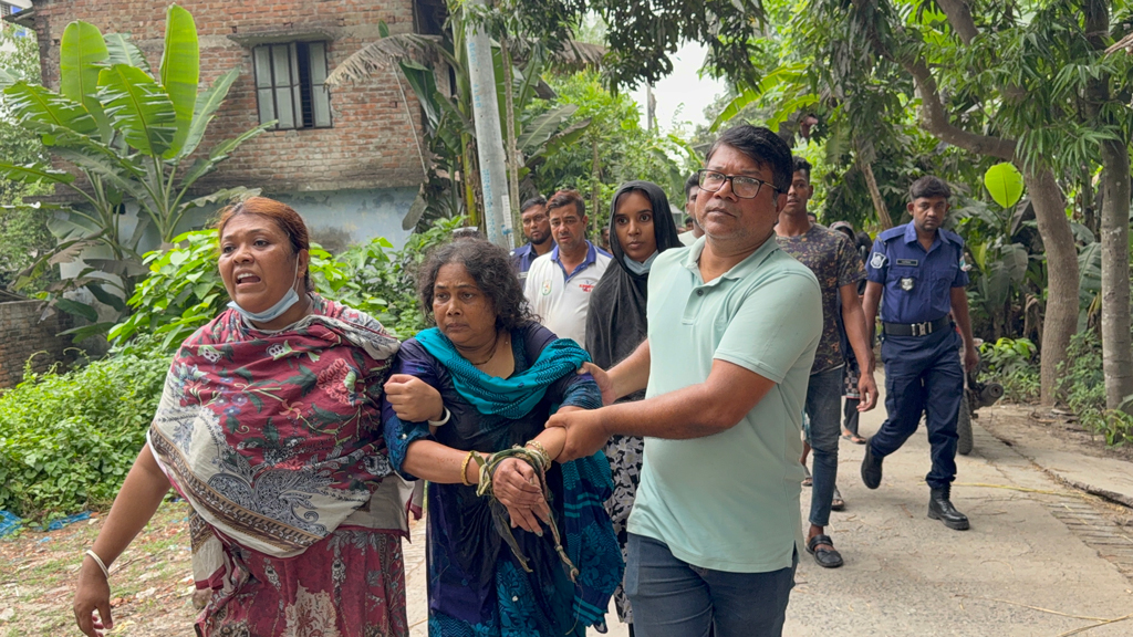 বৃদ্ধার রক্তাক্ত লাশ উদ্ধার, মেয়ে আটক