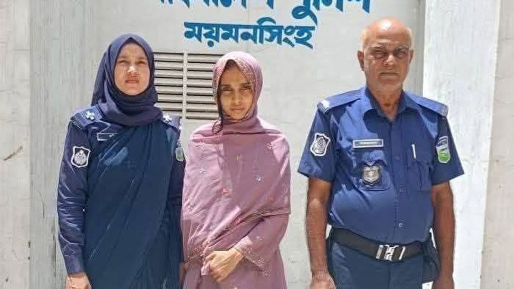 ময়মনসিংহে চিকিৎসকের ওপর হামলায় অভিযুক্ত তরুণী গ্রেপ্তার, শাস্তির দাবিতে বাকৃবিতে মানববন্ধন