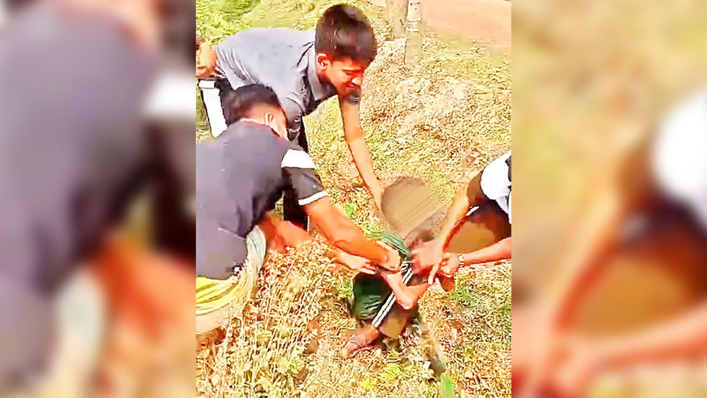 চুরির অভিযোগ: দুই শিশুকে নির্যাতন