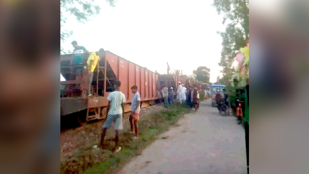 গফরগাঁওয়ে বগি লাইনচ্যুত, ঢাকা-ময়মনসিংহ পথে ট্রেন চলাচল বন্ধ