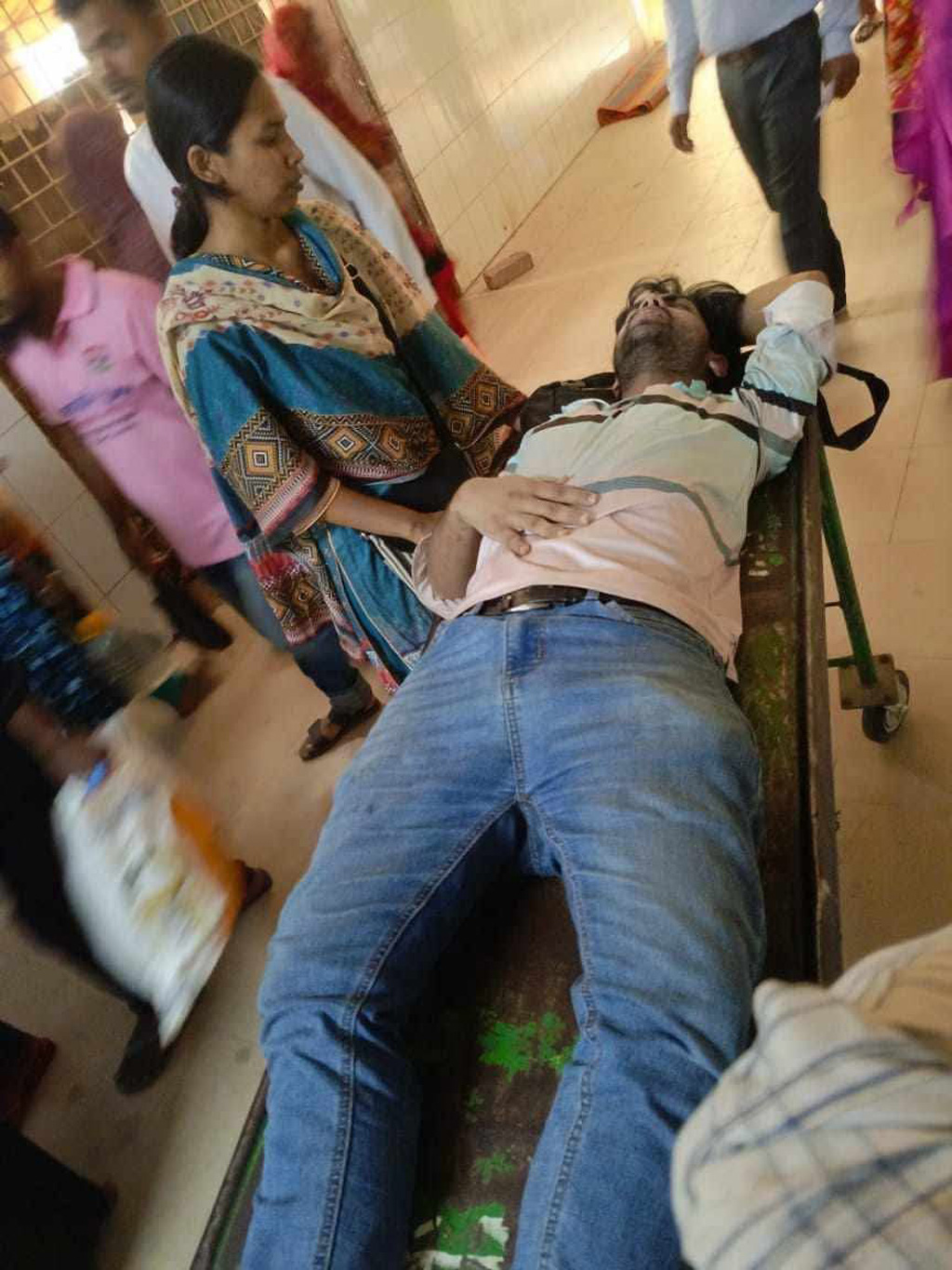 ময়মনসিংহে বাম গণতান্ত্রিক জোটের মিছিলে হামলা। ছবি: আজকের পত্রিকা