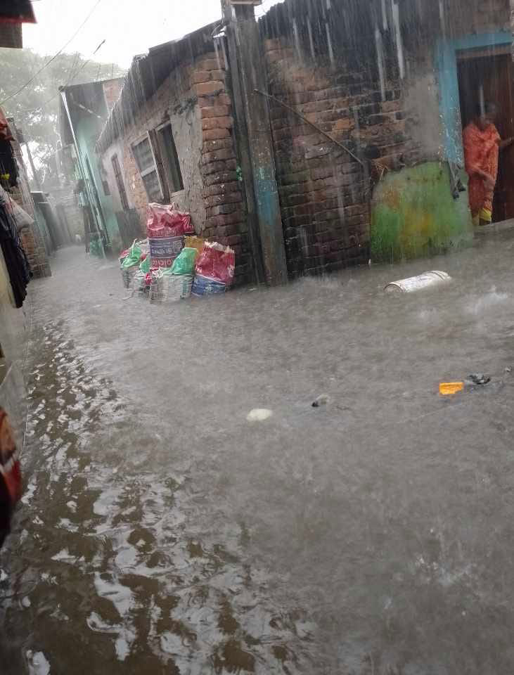 বৃষ্টির ছোঁয়ায় ময়মনসিংহে ফিরে এল স্বস্তি