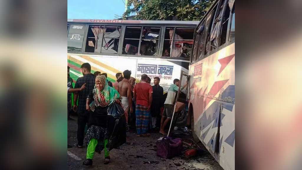 ময়মনসিংহে দুই বাসের মুখোমুখি সংঘর্ষে প্রাণ গেল ৩ জনের