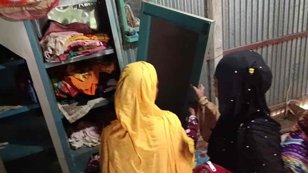 হত্যা মামলায় আসামি হয়ে এক মাস ঘরছাড়া, বাড়ি ফিরে দেখেন মালামাল লুট