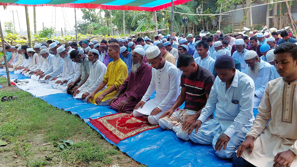 সৌদি আরবের সাথে মিল রেখে ময়মনসিংহে ঈদের নামাজ