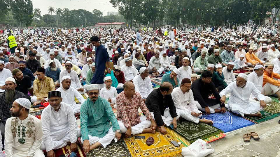 ময়মনসিংহে ঈদের প্রধান জামাতে ৩০ হাজার মুসল্লির নামাজ আদায়