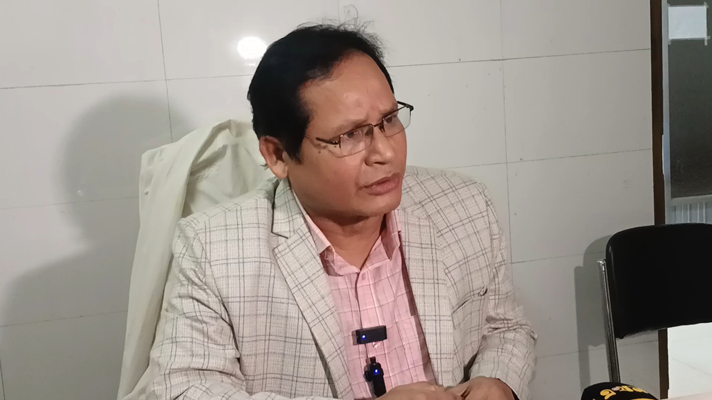 উদ্ভট এক উটের পিঠে চলছে স্বাস্থ্য সেবা: ডিজির সঙ্গে তর্কের পর অব্যাহতি পাওয়া চিকিৎসক