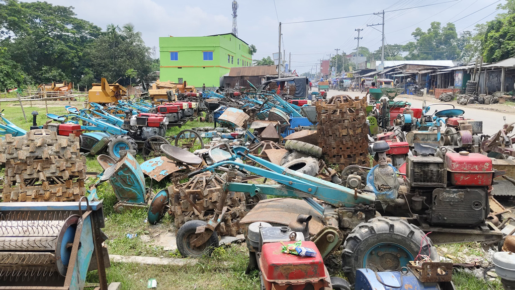 নান্দাইলে পুরোনো কৃষিযন্ত্রের ব্যতিক্রমী হাট, ভরসা গরিব কৃষকের