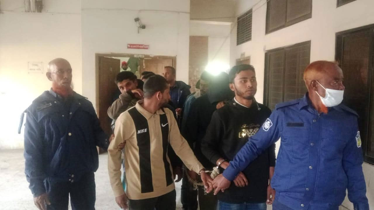 পিটিয়ে হত্যার পর মরদেহে আগুন: গ্রেপ্তার ১২ আসামির ৩ দিন করে রিমান্ড