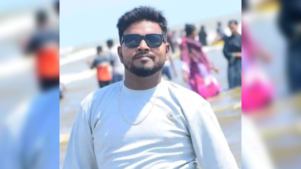 ময়মনসিংহে পাসপোর্ট অফিসের সামনে প্রকাশ্যে যুবককে কুপিয়ে হত্যা