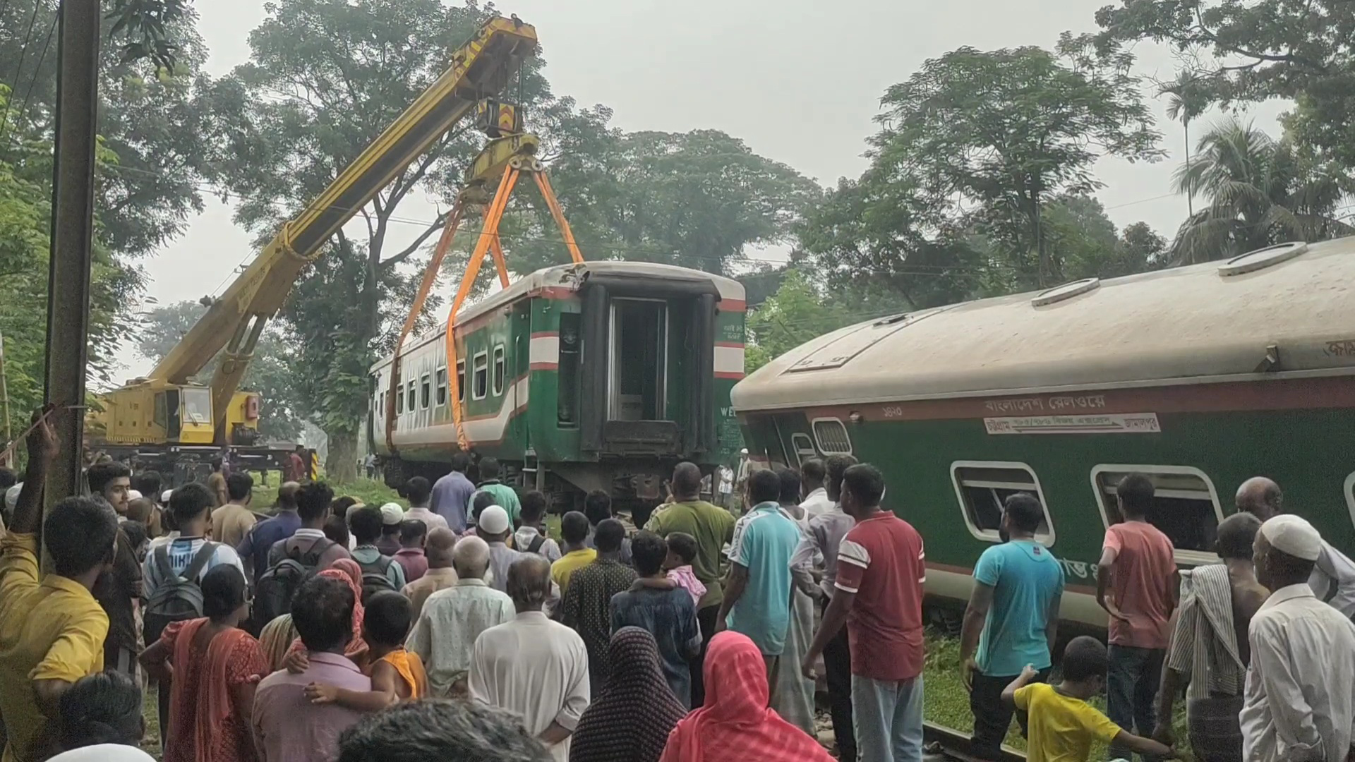 গৌরীপুরে বিজয় এক্সপ্রেসের লাইনচ্যুত দুই বগি উদ্ধার, ট্রেন চলাচল স্বাভাবিক