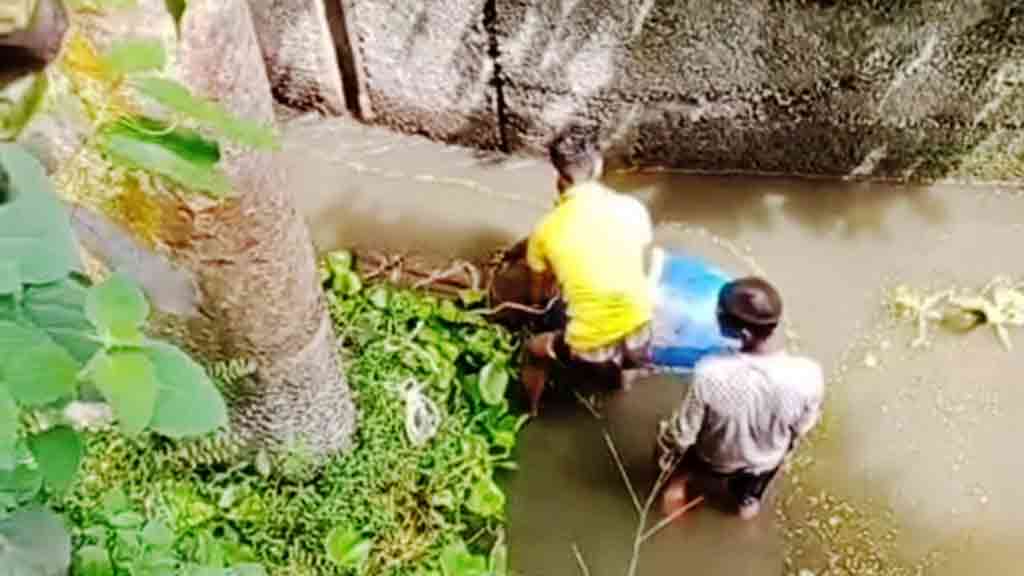 ময়মনসিংহে ড্রামের ভেতর থেকে অজ্ঞাতপরিচয় ব্যক্তির লাশ উদ্ধার