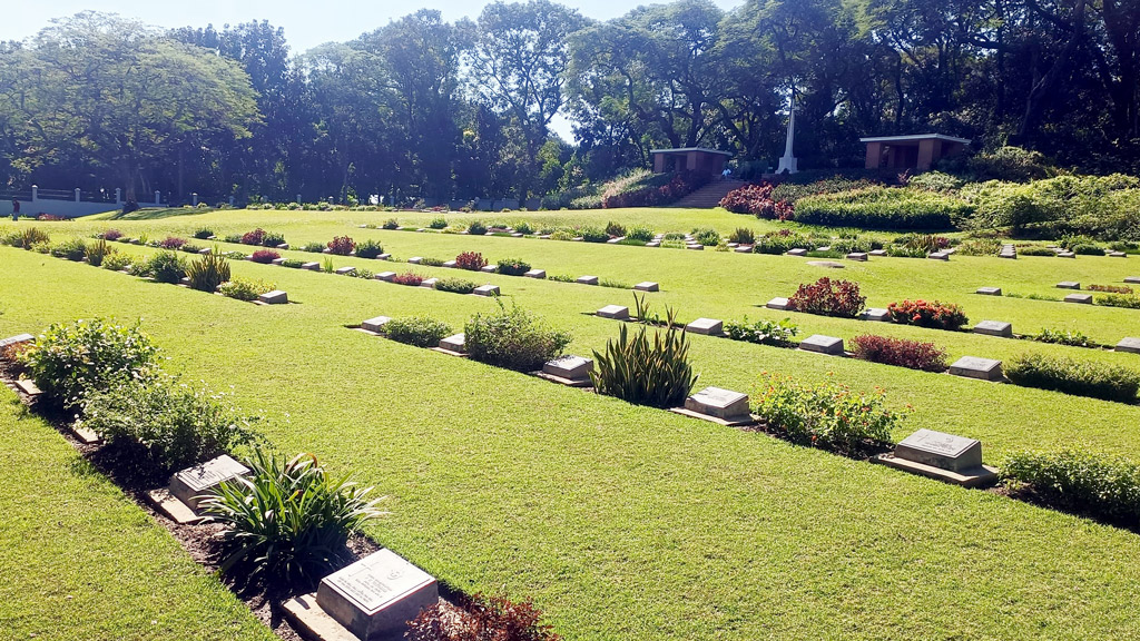 কুমিল্লা-সিলেট আঞ্চলিক মহাসড়কের পশ্চিম পাশে কুমিল্লা সেনানিবাস এলাকায় অবস্থিত ময়নামতি ওয়ার সিমেট্রি। ছবি: আজকের পত্রিকা