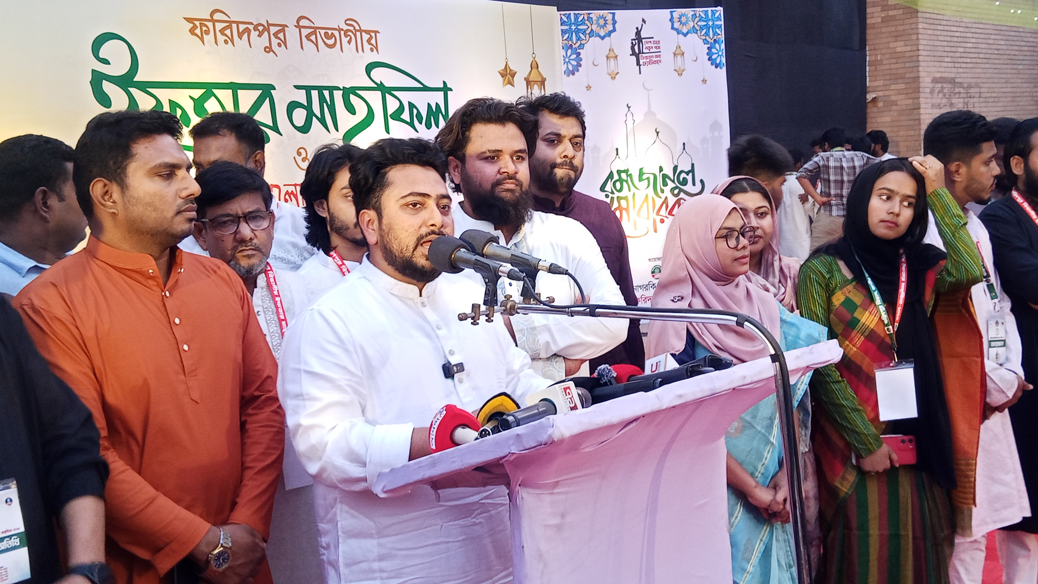 সংসদ অধিবেশনের শুরুতে বিএনপিকে শপথ ও রাষ্ট্রপতিকে অপসারণের আহ্বান নাহিদের