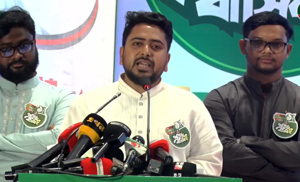 ছাত্রদের দাবির তোয়াক্কা না করে সরকার জনগণের বিরুদ্ধে অবস্থান নিচ্ছে: নাহিদ