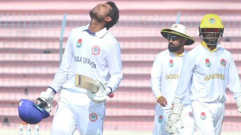 জাতীয় লিগে নাঈম-মাহফিজুলের সেঞ্চুরি