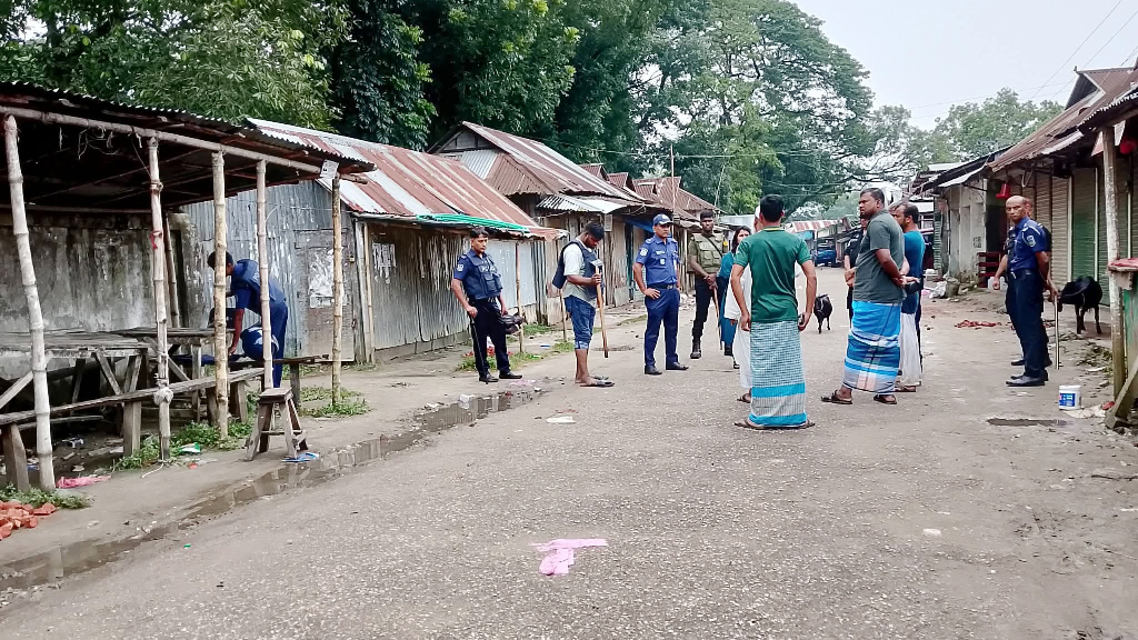 নান্দাইলের খারুয়া বাজারে সংঘর্ষের পরদিনও ১৪৪ ধারা বহাল, গ্রেপ্তার ১