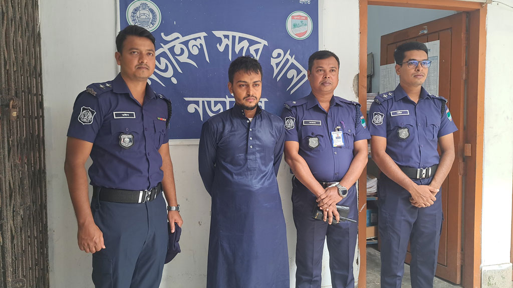 নড়াইলে শিক্ষার্থীদের ধর্ষণের অভিযোগে শিক্ষক গ্রেপ্তার