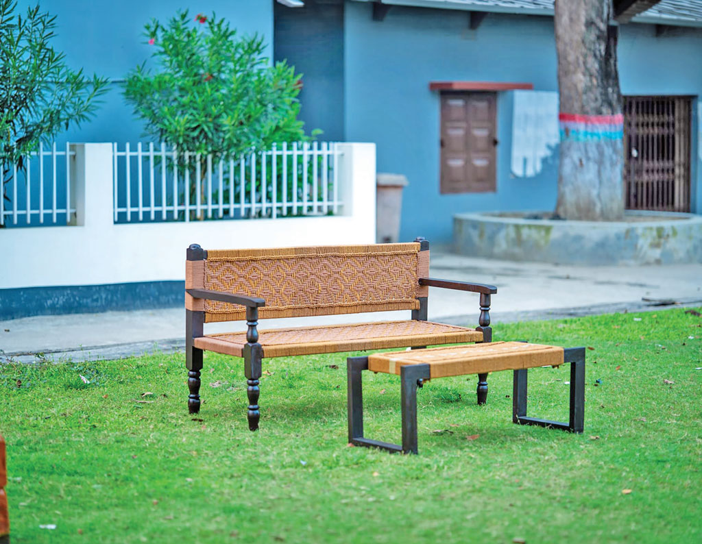 হস্তশিল্পে মাসে তিন লাখ টাকা আয় আঞ্জুয়ারার