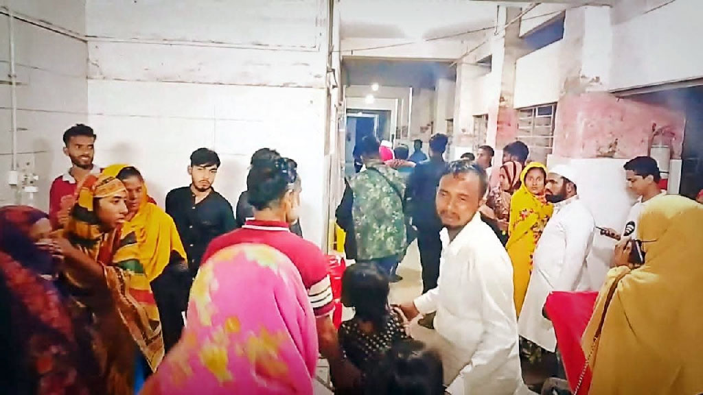 মাদক কারবার ও সেবনে বাধা দেওয়ায় নারীকে গুলি, স্বামীকে কুপিয়ে জখম