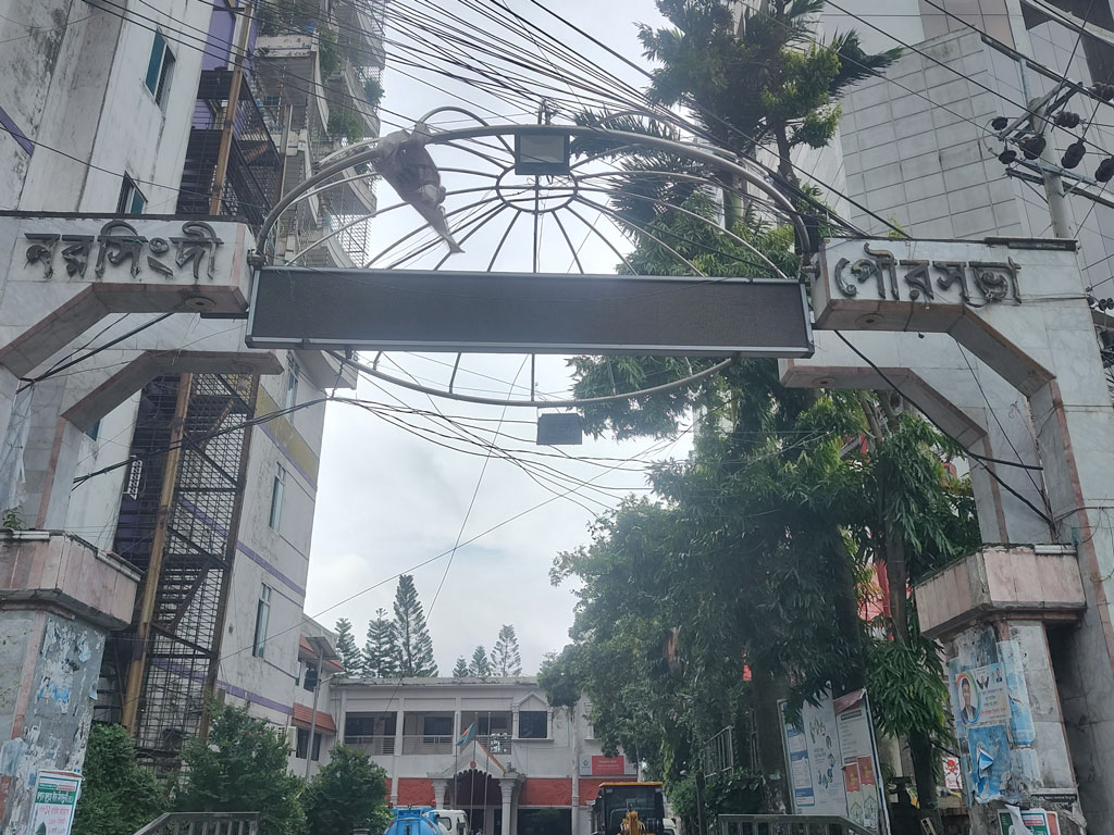 নরসিংদী পৌরসভা আছে, কিন্তু পৌরসভার নেই ‘বাপ-মা’