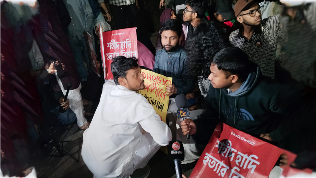 যমুনার সামনে ইনকিলাব মঞ্চের অবস্থান