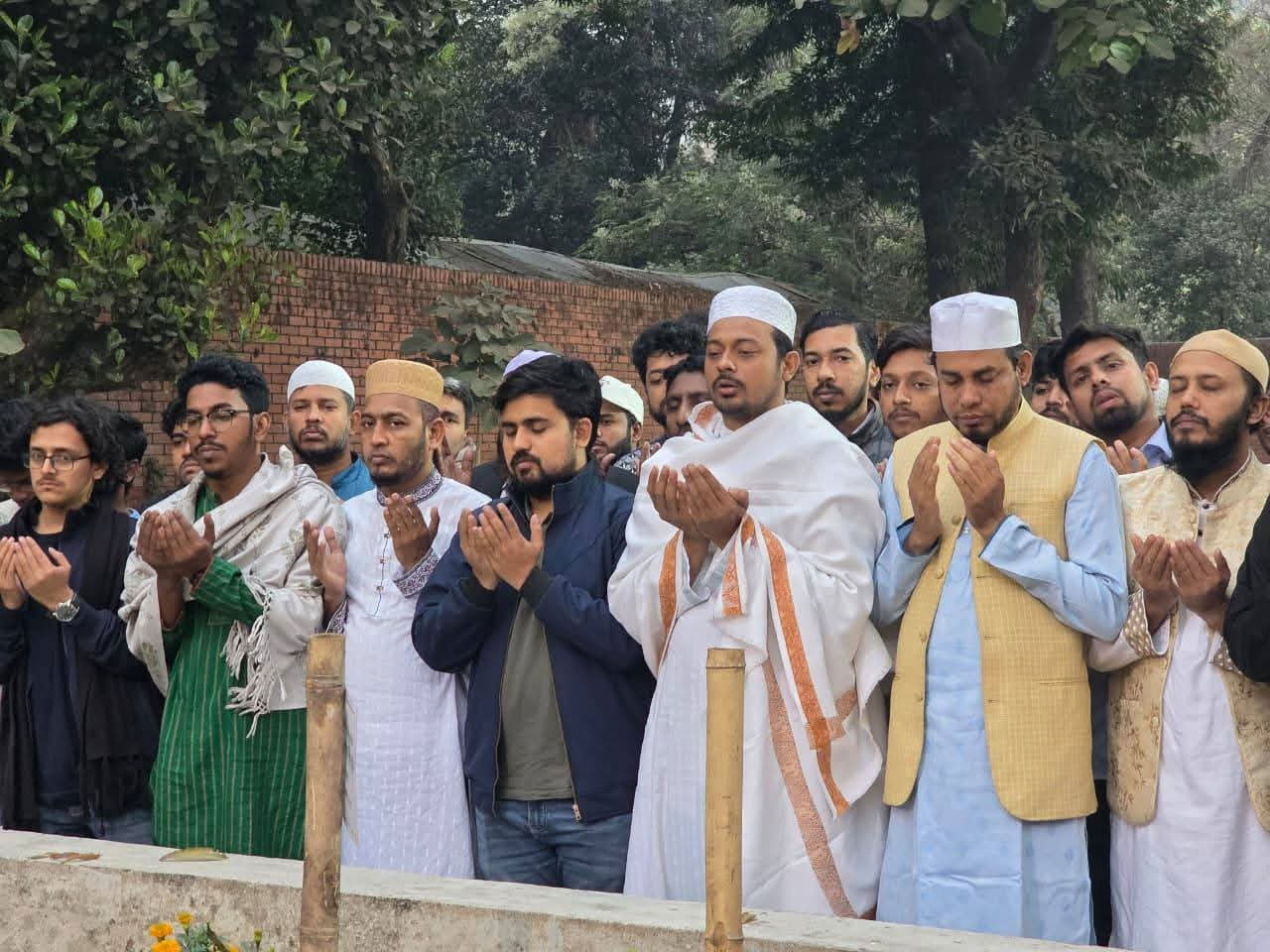 হাদির কবর জিয়ারতের মাধ্যমে প্রচারণার ইতি টানলেন নাসীরুদ্দীন