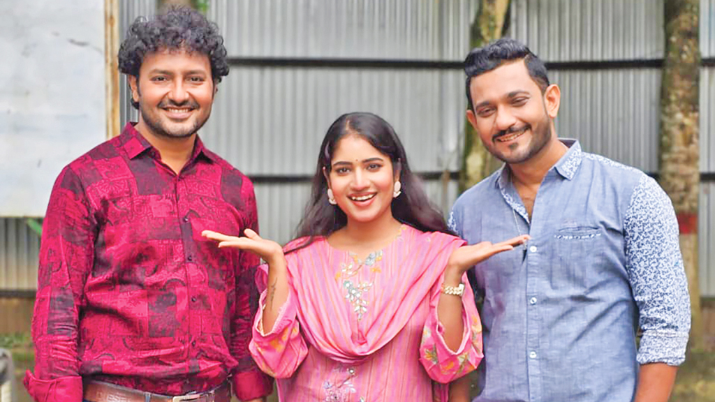 ‘মিথিলার ফিরে আসা’ নাটকে নামভূমিকায় মিহি, সঙ্গে শিশির ও সাব্বির