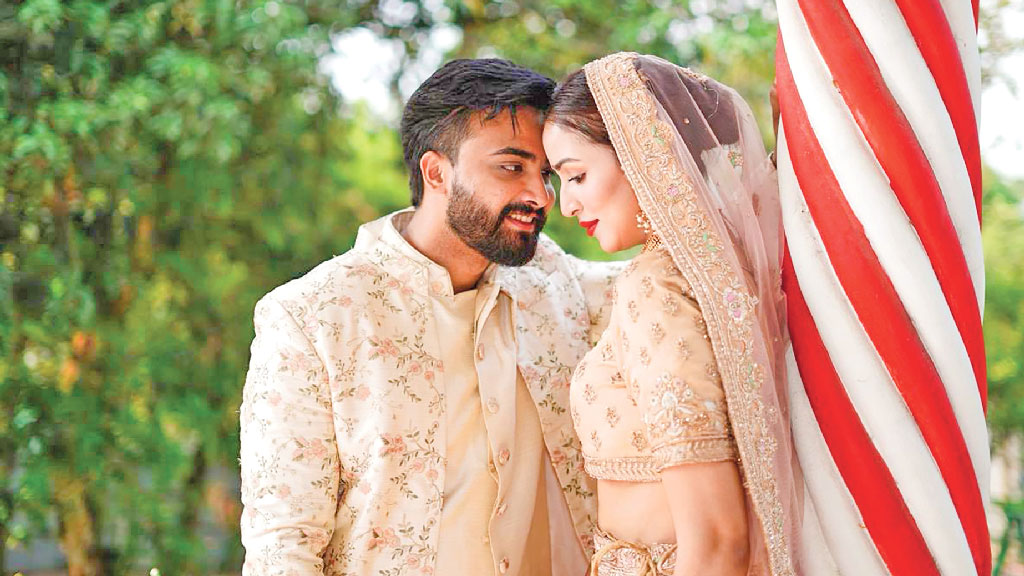 কমেডি নাটক ‘বর কনে পলাতক’