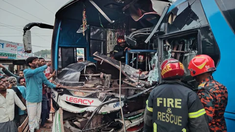 নাটোরে দুই বাসের মুখোমুখি সংঘর্ষে নিহত ৩