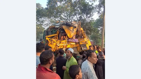 নাটোরে বাস-বালুবোঝাই ট্রাকের সংঘর্ষে নিহত ১০
