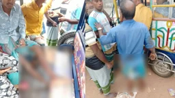 নরসিংদীতে বাড়ি ফেরাকে কেন্দ্র করে ককটেল ফাটিয়ে সংঘর্ষ, আহত অন্তত ২৪